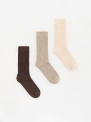 Długie skarpety 3 pack - brązowy. Brązowe skarpetki Reserved, bez wzorów. Za 49.99 zł.
