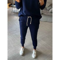 Spodnie Jogger Light Navy. Niebieskie spodnie materiałowe ClothStore, bez wzorów, z bawełny, klasyczne, z standardowym stanem. Za 139.00 zł.