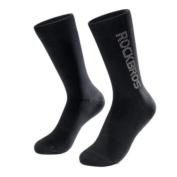 Skarpetki kolarskie odblaskowe unisex antybakteryjne. Czarne skarpetki ROCKBROS, bez wzorów, z elastanu. Za 43.60 zł.