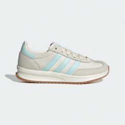 Buty RUN 70s 2.0. Białe buty trekkingowe adidas, ze skóry, bez zapięcia. W wyprzedaży za 273.50 zł.