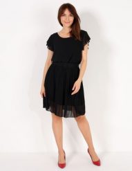 Plisowana sukienka z paskiem. Czarne sukienki Unisono, s, bez wzorów, z tkaniny, bez kołnierzyka, bez ramiączek, mini, plisowane. Za 139.00 zł.