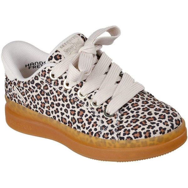 Buty sportowe damskie Skechers Courtside. Brązowe buty treningowe Skechers, bez wzorów, z materiału, bez zapięcia. Za 490.00 zł.