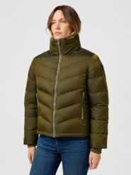 WRANGLER DAMSKA KURTKA ZIMOWA WRANGLER SHORT PUFFER JACKET IVY GREEN 112356502. Zielone kurtki Wrangler, na zimę, s, bez wzorów, bez kaptura. Za 299.99 zł.