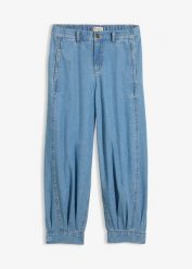 Lekkie jeansy o kroju balloon, ze średnim stanem i wygodnym pasem. Niebieskie jeansy bonprix, bez wzorów, z jeansu. Za 144.99 zł.