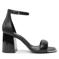 Sandały DKNY. Czarne sandały DKNY, bez wzorów, bez obcasa, na słupku, bez zapięcia. Za 519.99 zł.