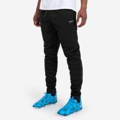 Spodnie piłkarskie Kipsta Essential. Czarne spodnie dresowe KIPSTA, bez wzorów, z dresówki. Za 69.99 zł.