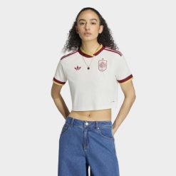 Koszulka wyjazdowa Hiszpania 26 Cropped. Białe t-shirty sportowe adidas, s, z aplikacjami, z materiału, bez ramiączek, do piłki nożnej, climacool (adidas). Za 439.00 zł.
