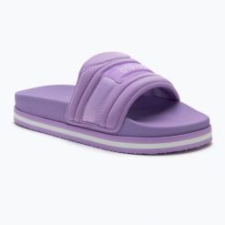Klapki damskie FILA Morro Bay Zeppa Lounge. Fioletowe klapki Fila, bez wzorów, bez obcasa, bez zapięcia. Za 89.99 zł.