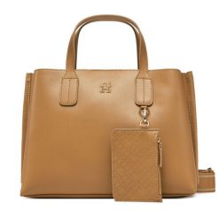 Torebka Tommy Hilfiger. Brązowe torebki klasyczne Tommy Hilfiger, bez wzorów, klasyczne, bez dodatków. Za 419.99 zł.