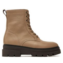 Botki Tommy Hilfiger. Brązowe botki Tommy Hilfiger, bez wzorów, bez obcasa, na płaskiej podeszwie, bez zapięcia. Za 529.99 zł.