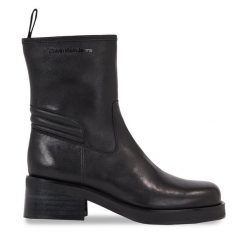 Botki Calvin Klein Jeans. Czarne botki Calvin Klein Jeans, bez wzorów, z jeansu, bez obcasa, na słupku, bez zapięcia. Za 429.99 zł.