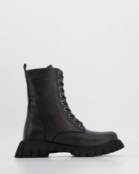 CZARNE TRZEWIKI 25228306 BLACK. Czarne botki Venezia, bez wzorów, ze skóry, bez obcasa, bez zapięcia. Za 249.00 zł.