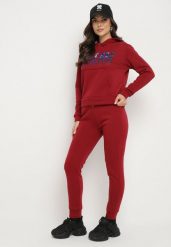 Bordowy Ocieplany Komplet Dresowy z Bawełny Joggery i Bluza z Kapturem i Nadrukiem Filola. Czerwone bluzy Born2be, m, z aplikacjami, z bawełny, bez ramiączek, z kapturem. W wyprzedaży za 84.99 zł.