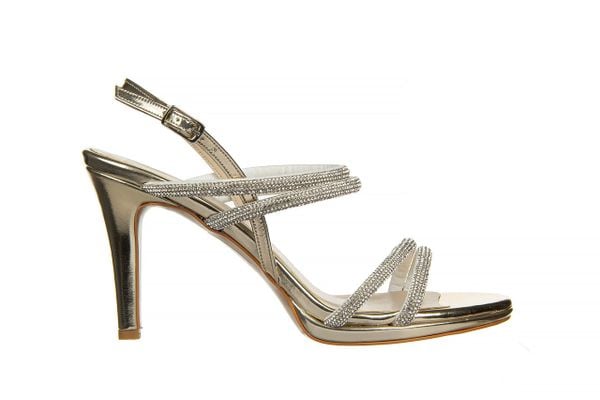 Sandały Bayla-187 587-1729 Gold 187098, Złoty, Skóra ekologiczna - 37. Żółte sandały Bayla, bez wzorów, z lakierowanej skóry, bez obcasa, bez zapięcia. W wyprzedaży za 152.10 zł.