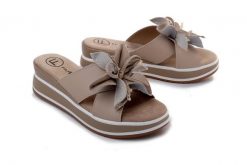 Filippo DK7636/26 BE Beżowy, klapki damskie. Brązowe klapki Filippo, bez wzorów, bez obcasa, na koturnie, bez zapięcia. Za 164.90 zł.
