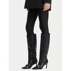 Kozaki Eva Minge. Czarne kozaki Eva Minge, bez wzorów, bez obcasa, na szpilce, bez zapięcia. Za 779.99 zł.