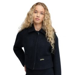 Damska krótka wełniana kurtka Siroko Strodet-W Black. Czarne kurtki SIROKO, bez wzorów, z wełny, eleganckie, bez kaptura. W wyprzedaży za 336.00 zł.