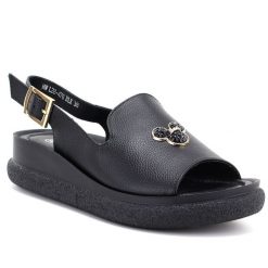 Skórzane sandały damskie na koturnie czarne T.Sokolski L26-476. Czarne sandały T.Sokolski, bez wzorów, ze skóry, bez obcasa, na koturnie, bez zapięcia. Za 189.99 zł.