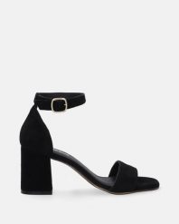 KLASYCZNE CZARNE SANDAŁY M-11389 SUE BLAC. Czarne sandały Venezia, bez wzorów, ze skóry, klasyczne, bez obcasa, bez zapięcia. Za 359.00 zł.