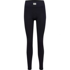 Damskie legginsy Hummel Pulse. Czarne legginsy Hummel, bez wzorów, z materiału, sportowe. Za 196.00 zł.