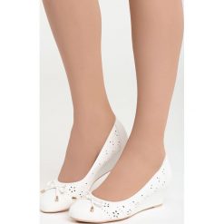 Białe Koturny Tantalizing. Czółenka marki Born2be. Za 69.99 zł.