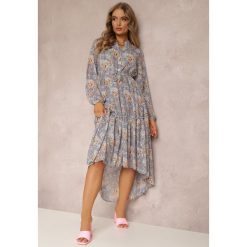 Jasnoniebieska Sukienka Galessa. Niebieskie sukienki Renee, l, z aplikacjami, klasyczne, z asymetrycznym kołnierzem, bez ramiączek, midi, asymetryczne. W wyprzedaży za 119.99 zł.