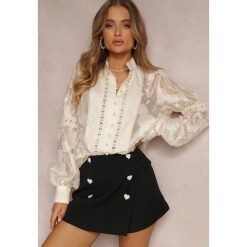 Czarne Szorty Ikin. Czarne szorty Renee, bez wzorów, z tkaniny, eleganckie. W wyprzedaży za 80.49 zł.