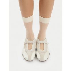 Baleriny Reebok. Białe baleriny Reebok, bez wzorów, bez obcasa, bez zapięcia. Za 299.99 zł.