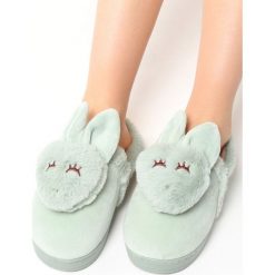 Miętowe Kapcie Hearty Hare. Kapcie marki Cropp. Za 39.99 zł.