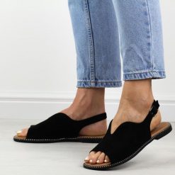 Czarne płaskie sandały damskie Potocki 47305. Czarne sandały POTOCKI, bez wzorów, z materiału, eleganckie, bez obcasa, na obcasie, bez zapięcia. Za 129.00 zł.