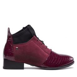 Botki Maciejka. Czerwone botki Maciejka, bez wzorów, bez obcasa, na płaskiej podeszwie, bez zapięcia. Za 249.99 zł.