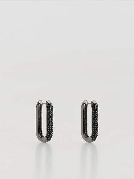 Kolczyki z kryształkami - czarny. Czarne kolczyki Reserved. Za 49.99 zł.