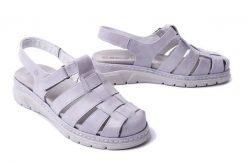 SUAVE 720018-09 ivory, sandały damskie. Szare sandały Suave, bez wzorów, z gumy, bez obcasa, na koturnie, bez zapięcia. Za 379.90 zł.