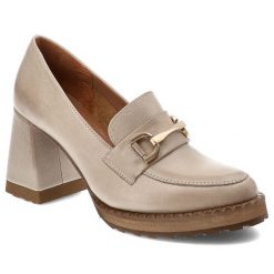 Beżowe Półbuty Armodo Stylowe Wsuwane Obuwie Damskie. Brązowe półbuty wsuwane Armodo, bez wzorów, ze skóry, biznesowe, bez obcasa, na obcasie. Za 469.00 zł.