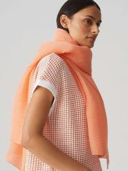 OPUS Szal w kolorze pomarańczowym rozmiar: onesize. Pomarańczowe szaliki i kominy Opus, bez wzorów, z materiału. Za 100.99 zł.