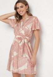 Różowa Sukienka Wiskozowa z Kopertowym Dekoltem i Florystycznym Printem Ninissia. Czerwone sukienki Born2be, na co dzień, l, bez wzorów, z jeansu, eleganckie, bez kołnierzyka, bez ramiączek, mini, kopertowe. Za 89.99 zł.