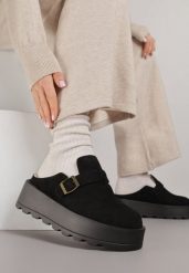 Czarne Śniegowce na Grubej Podeszwie z Niską Cholewką i Ozdobną Klamerką Vetibela. Czarne śniegowce Renee, bez wzorów, z futra, przed kostkę, bez zapięcia. Za 139.99 zł.