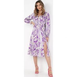 Fioletowa Sukienka Parthitheme. Fioletowe sukienki Born2be, s, z aplikacjami, bez kołnierzyka, bez ramiączek, midi. W wyprzedaży za 77.99 zł.