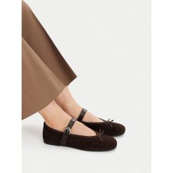 Baleriny GINO ROSSI. Brązowe baleriny Gino Rossi, bez wzorów, bez obcasa, bez zapięcia. Za 229.99 zł.