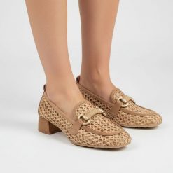 Półbuty damskie Hispanitas, ze skóry naturalnej ażurowa cholewka klasyczny fason mokasynów stabilny niski obcas, brązowe, RHV264828 Marrakech-V26 Des. Brązowe półbuty wsuwane Hispanitas, w ażurowe wzory, ze skóry, klasyczne, bez obcasa, na obcasie. Za 589.00 zł.