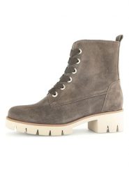 Gabor Skórzane botki w kolorze brązowym rozmiar: 41. Brązowe botki Gabor, bez wzorów, eleganckie, bez obcasa, bez zapięcia. Za 299.37 zł.