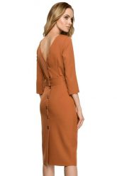 Elegancka sukienka ołówkowa midi z dekoltem V na plecach brązowa. Brązowe sukienki Sukienki.shop, do pracy, l, bez wzorów, biznesowe, bez kołnierzyka, bez ramiączek, midi, ołówkowe. Za 249.00 zł.