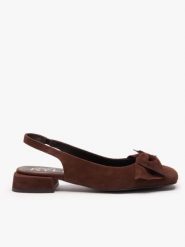 Brązowe czółenka bez pięty z kokardą. Brązowe czółenka Ryłko, bez wzorów, z gumy, biznesowe, bez obcasa, na obcasie, bez zapięcia. Za 399.99 zł.