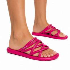 Klapki damskie Ipanema 83606 MEU SOL SLIDER FEM. Czerwone klapki Ipanema, bez wzorów, z materiału, wakacyjne, bez obcasa, bez zapięcia. Za 45.00 zł.
