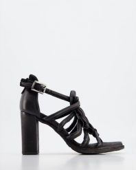 CZARNE SANDAŁY A85002 NERO. Czarne sandały Venezia, bez wzorów, ze skóry, bez obcasa, bez zapięcia. Za 399.00 zł.