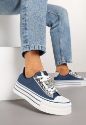 Niebieskie Trampki na Grubej Podeszwie Zdobione Aplikacją z Motylem Hanathra. Niebieskie trampki Born2be, z aplikacjami, z jeansu, eleganckie, bez zapięcia. Za 119.99 zł.