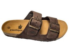 Klasyczne klapki unisex. Brązowe klapki PACIFIQUE SUD, bez wzorów, z materiału, klasyczne, bez obcasa, bez zapięcia. Za 252.50 zł.