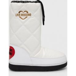 Love Moschino śniegowce kolor biały. Białe śniegowce Love Moschino, bez wzorów, z gumy, bez zapięcia. Za 699.99 zł.