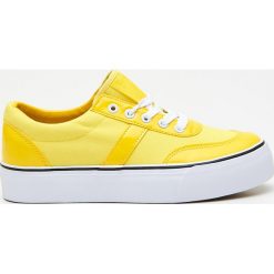 Trampki na grubej podeszwie - Żółty. Trampki marki Cropp. Za 59.99 zł.