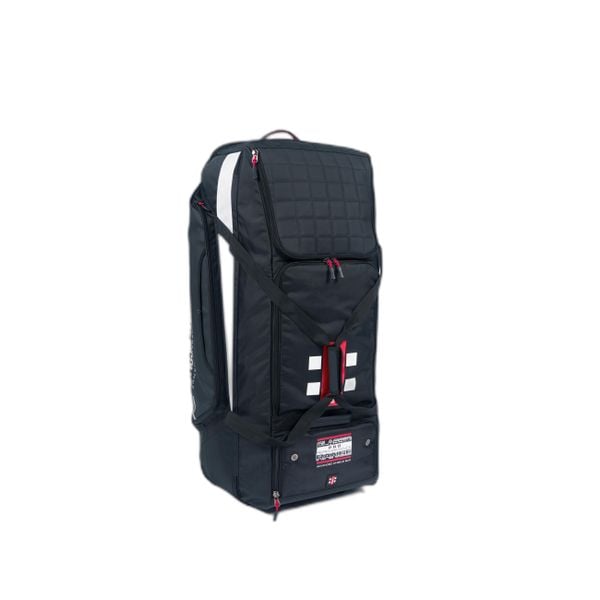 Torba na kółkach Gray-Nicolls Classic Pro Performance. Czarne torby sportowe GRAY-NICOLLS, bez wzorów. Za 890.90 zł.